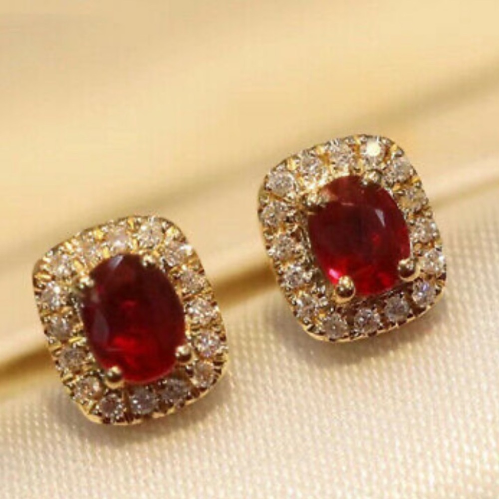 Gorgeous 18k gold plated stud earrings